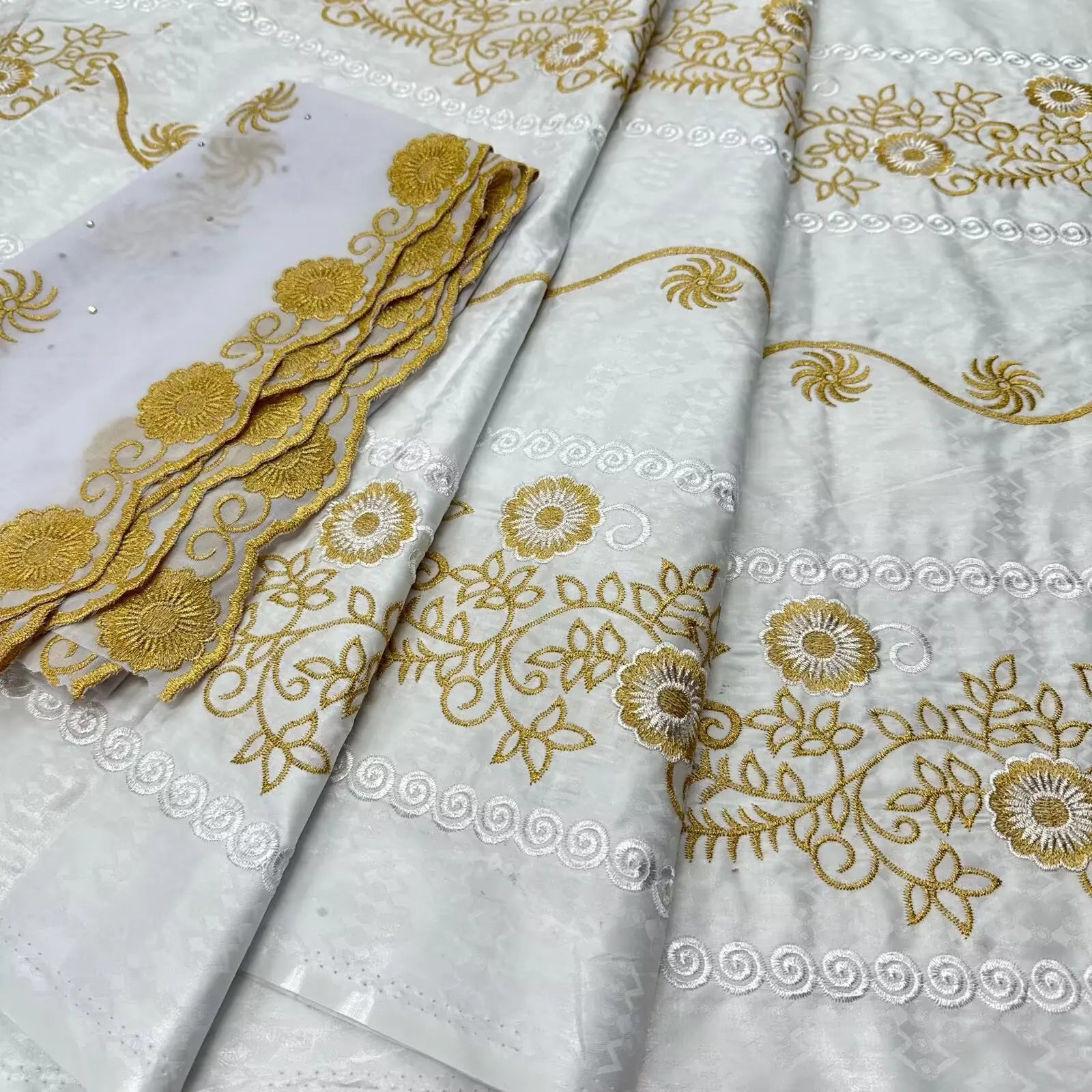 Fabric - 40 Precut Strips (6.35 X 49.78 cm) for Quilting And Sewing, 20 Floral Prints Assortment, 100% Material,
