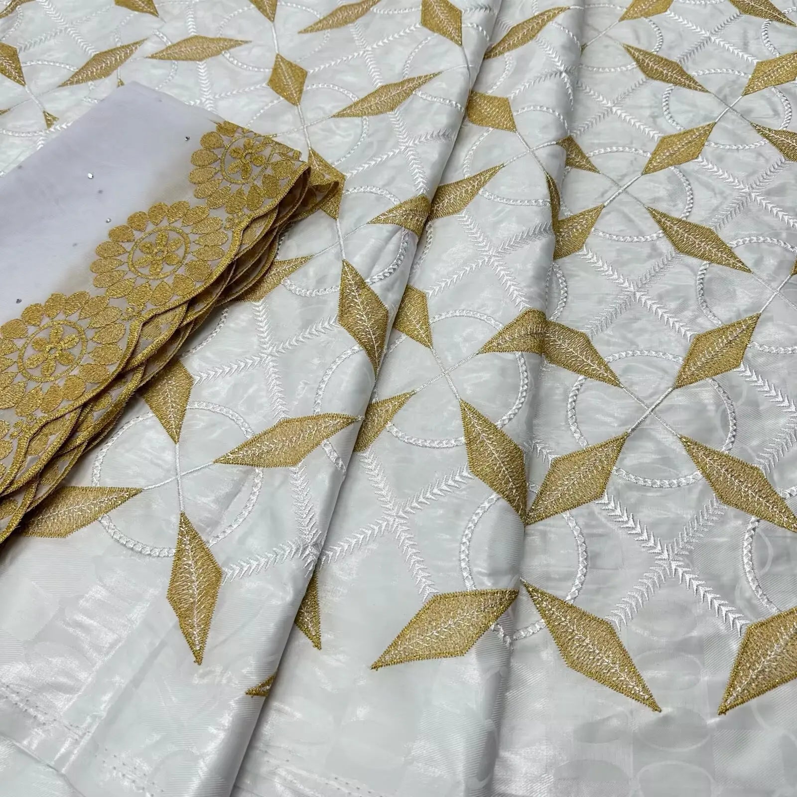 Fabric - 40 Precut Strips (6.35 X 49.78 cm) for Quilting And Sewing, 20 Floral Prints Assortment, 100% Material,