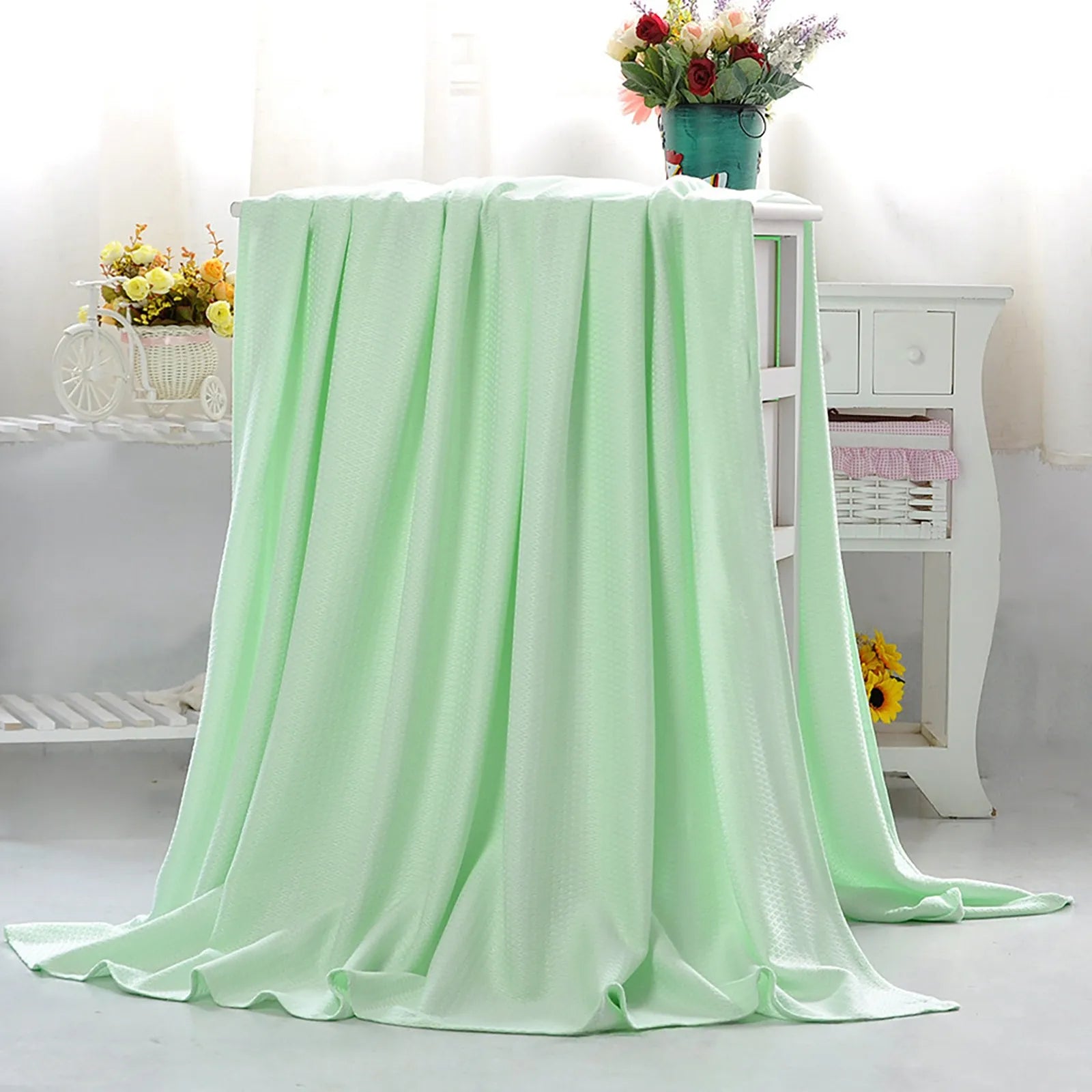 Bamboo Fiber Cooling Blanket – Lightweight Breathable Summer Quilt