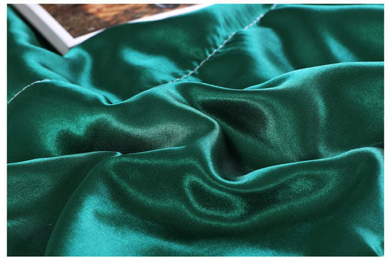 Luxury Satin Patchwork Quilt – Silky Soft, Spring & Summer Comforter, 4 Sizes