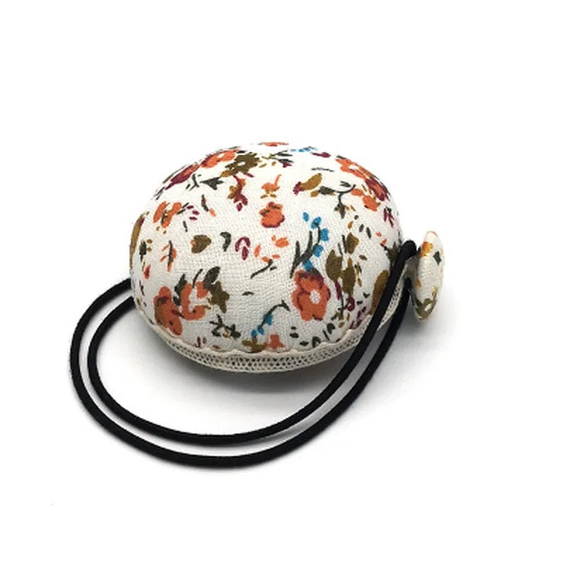 Bonito alfiletero floral – Soporte de algodón colorido para agujas y alfileres de costura | 6x6x3cm