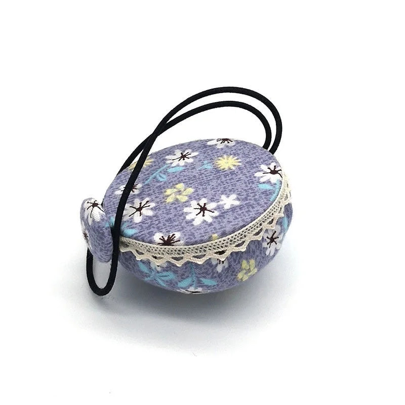 Bonito alfiletero floral – Soporte de algodón colorido para agujas y alfileres de costura | 6x6x3cm