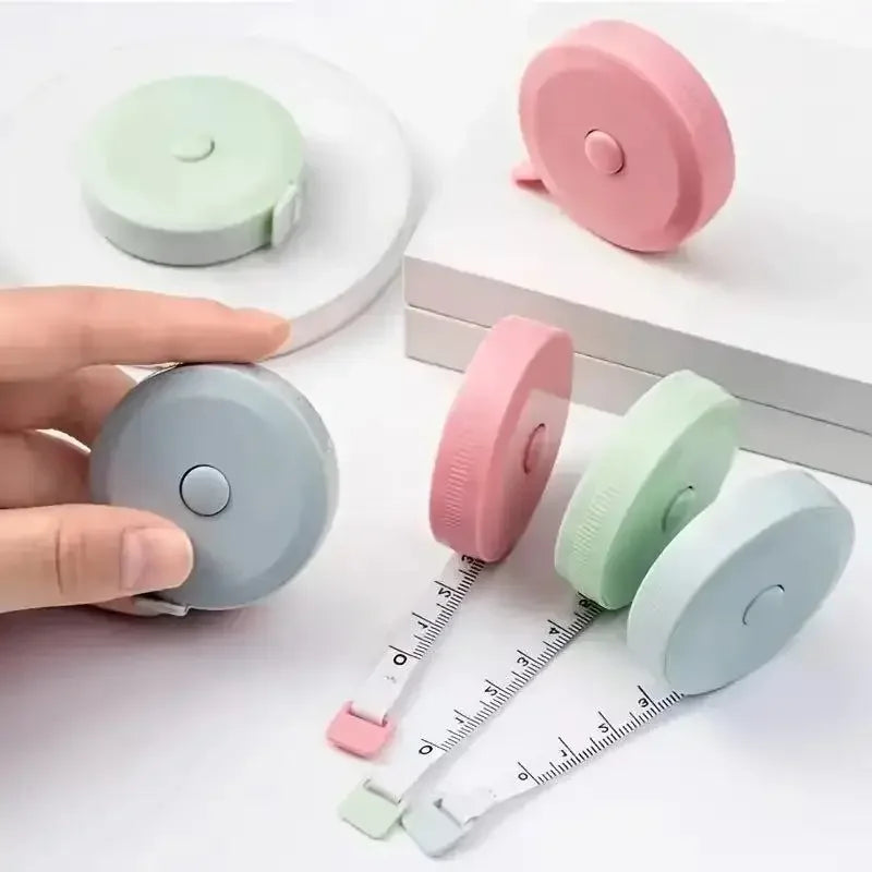 Cinta métrica retráctil para coser – Doble cara 60" / 150cm | Redonda y Cuadrada