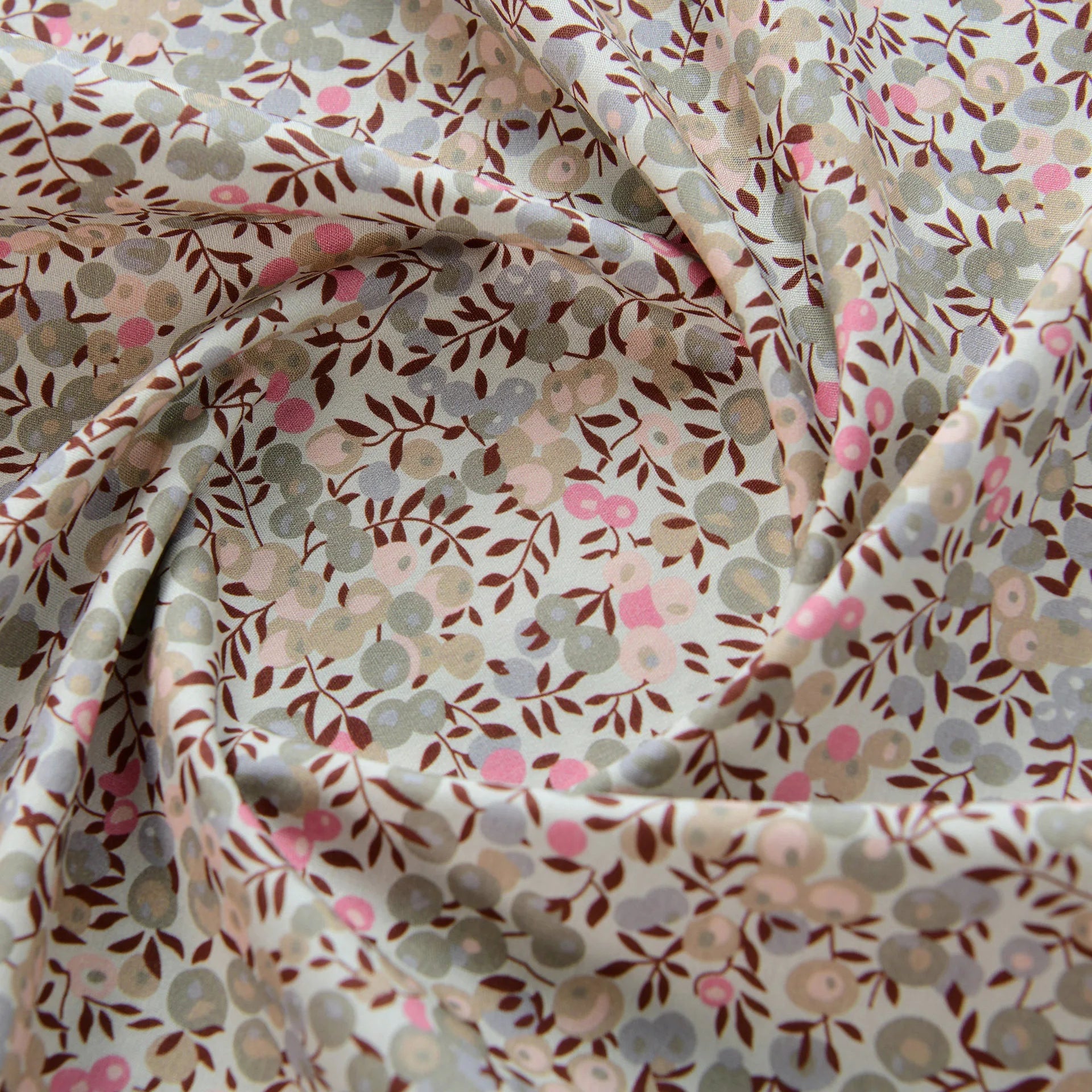 Fabric - 40 Precut Strips (6.35 X 49.78 cm) for Quilting And Sewing, 20 Floral Prints Assortment, 100% Material,
