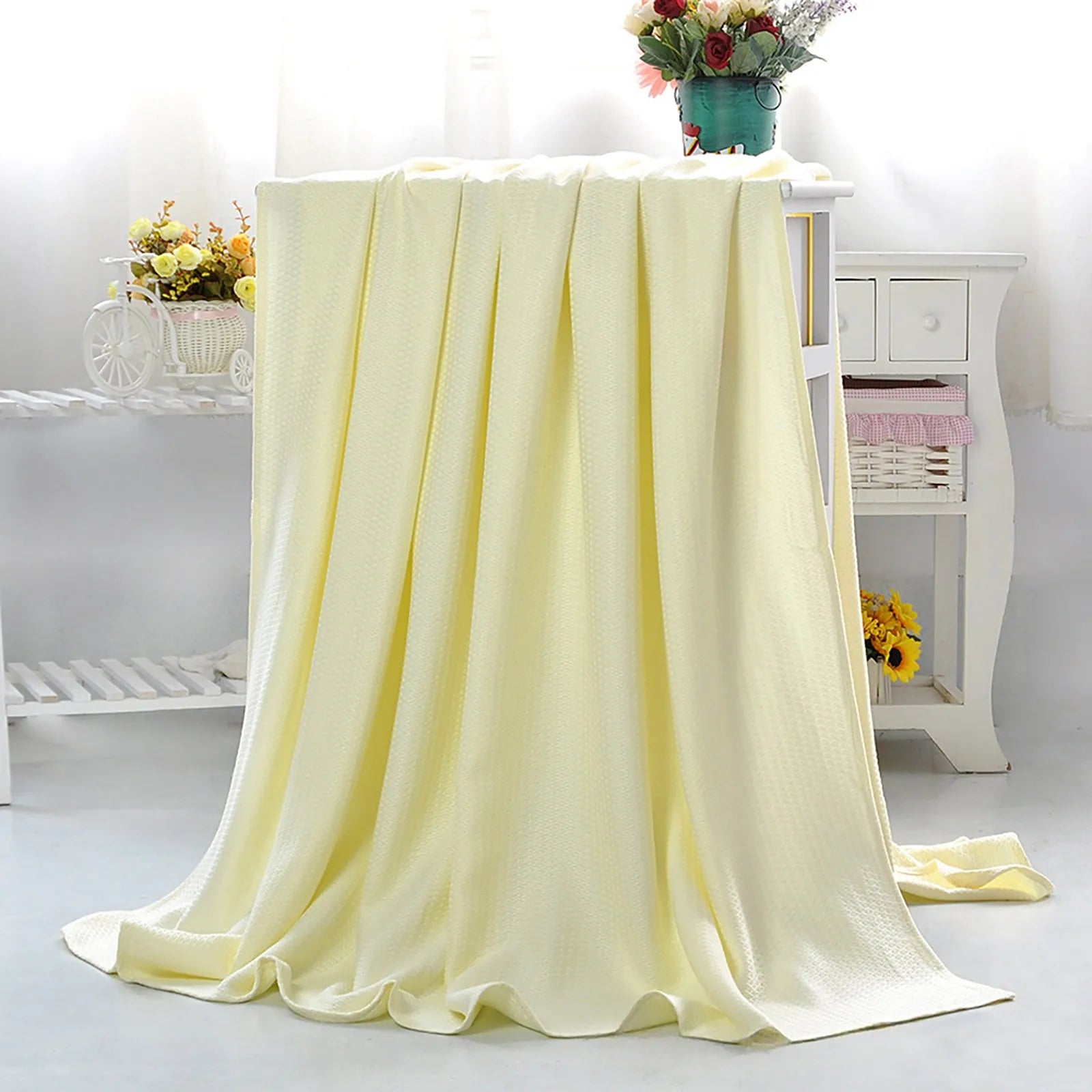 Bamboo Fiber Cooling Blanket – Lightweight Breathable Summer Quilt