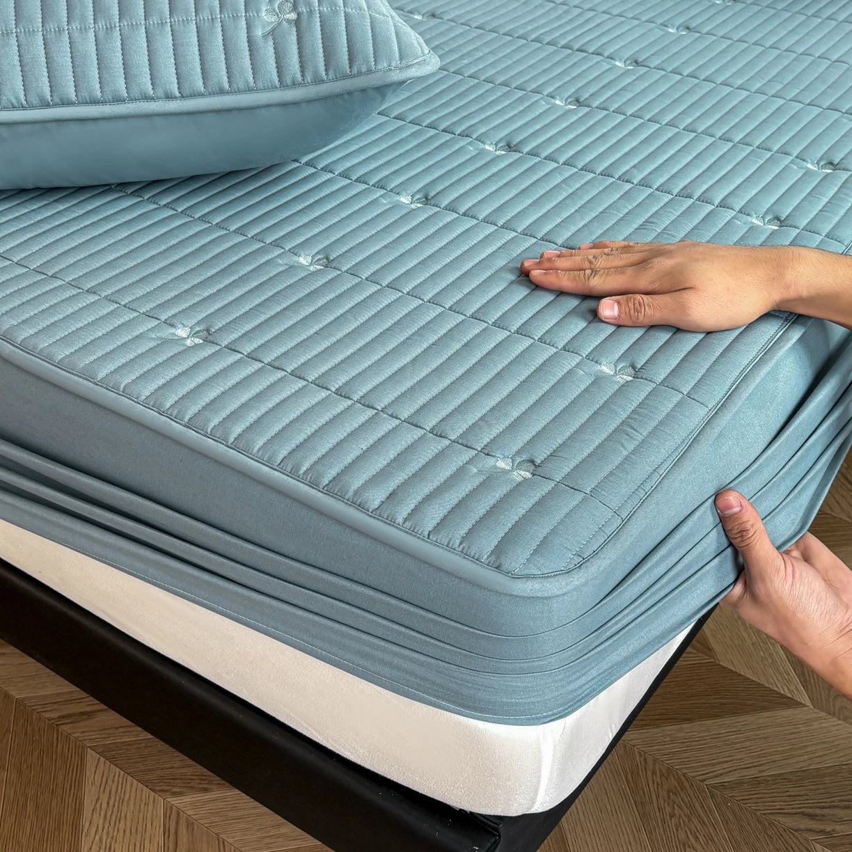 Waterproof Quilted Mattress Protector – 360° Deep Pocket, TPU Waterproof, Breathable Microfiber, Single to Super King