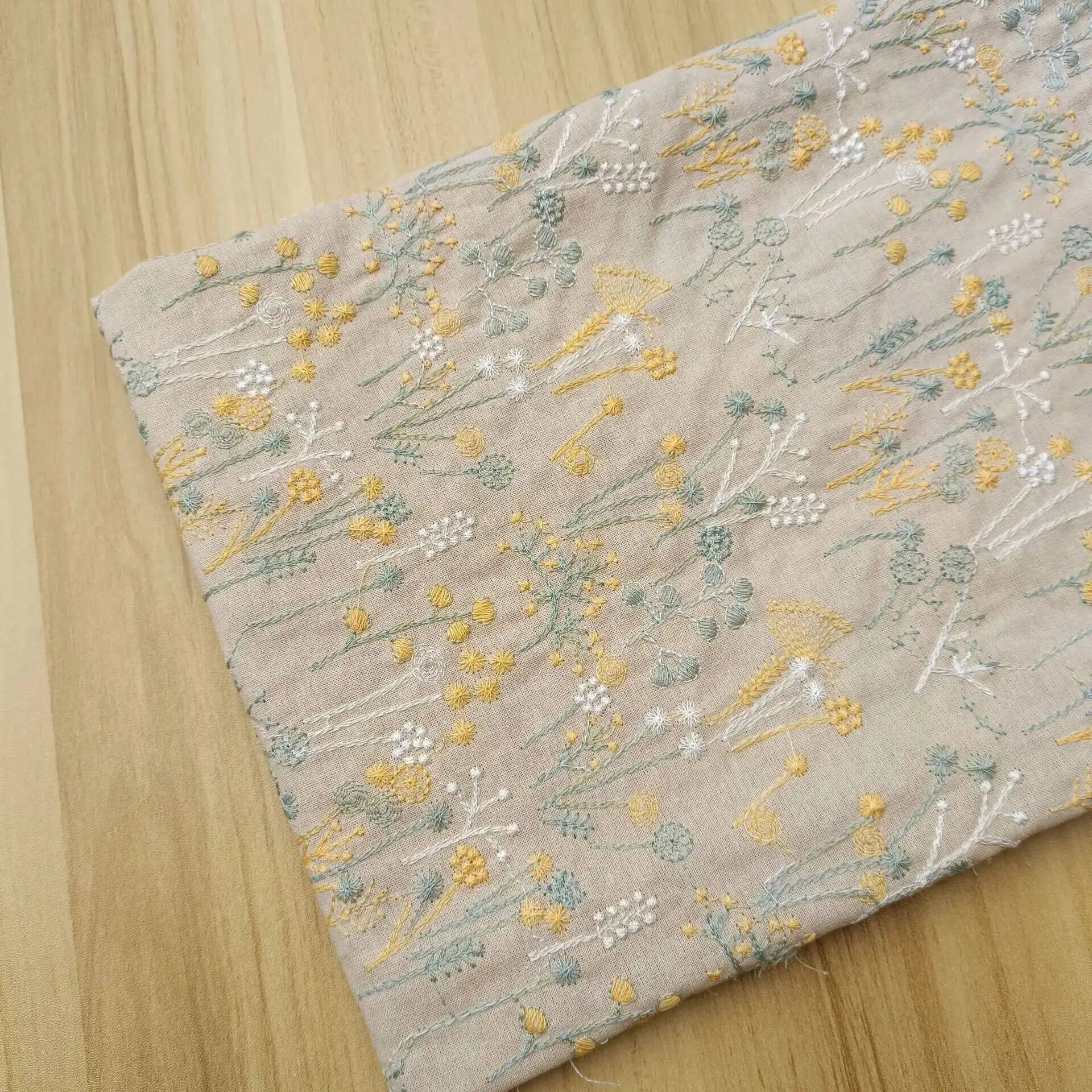 Fabric - 40 Precut Strips (6.35 X 49.78 cm) for Quilting And Sewing, 20 Floral Prints Assortment, 100% Material,