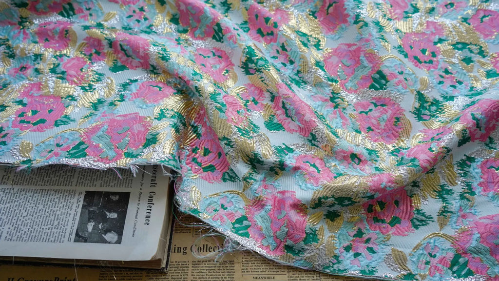 Retro Golden Floral Jacquard Fabric | Yarn-Dyed Silk-Look | 50×150cm
