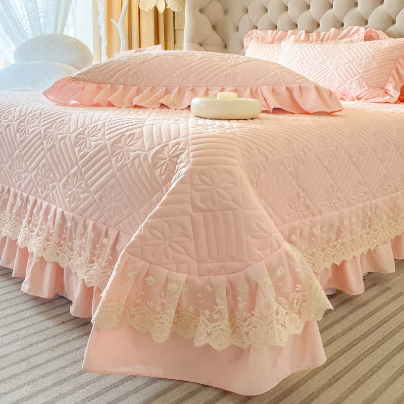 Fat Fairy 3-Piece Lace Ruffle Quilted Bedspread Set – Pink, Cream & White Coverlet with Pillowcases