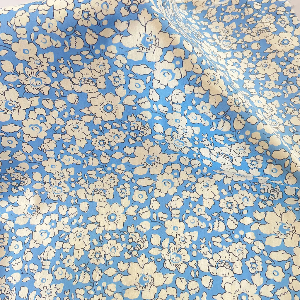 Vintage Floral Print 100% Cotton Poplin Fabric | 145cm Wide | 0.5m–5m | Quilting & Dress Sewing