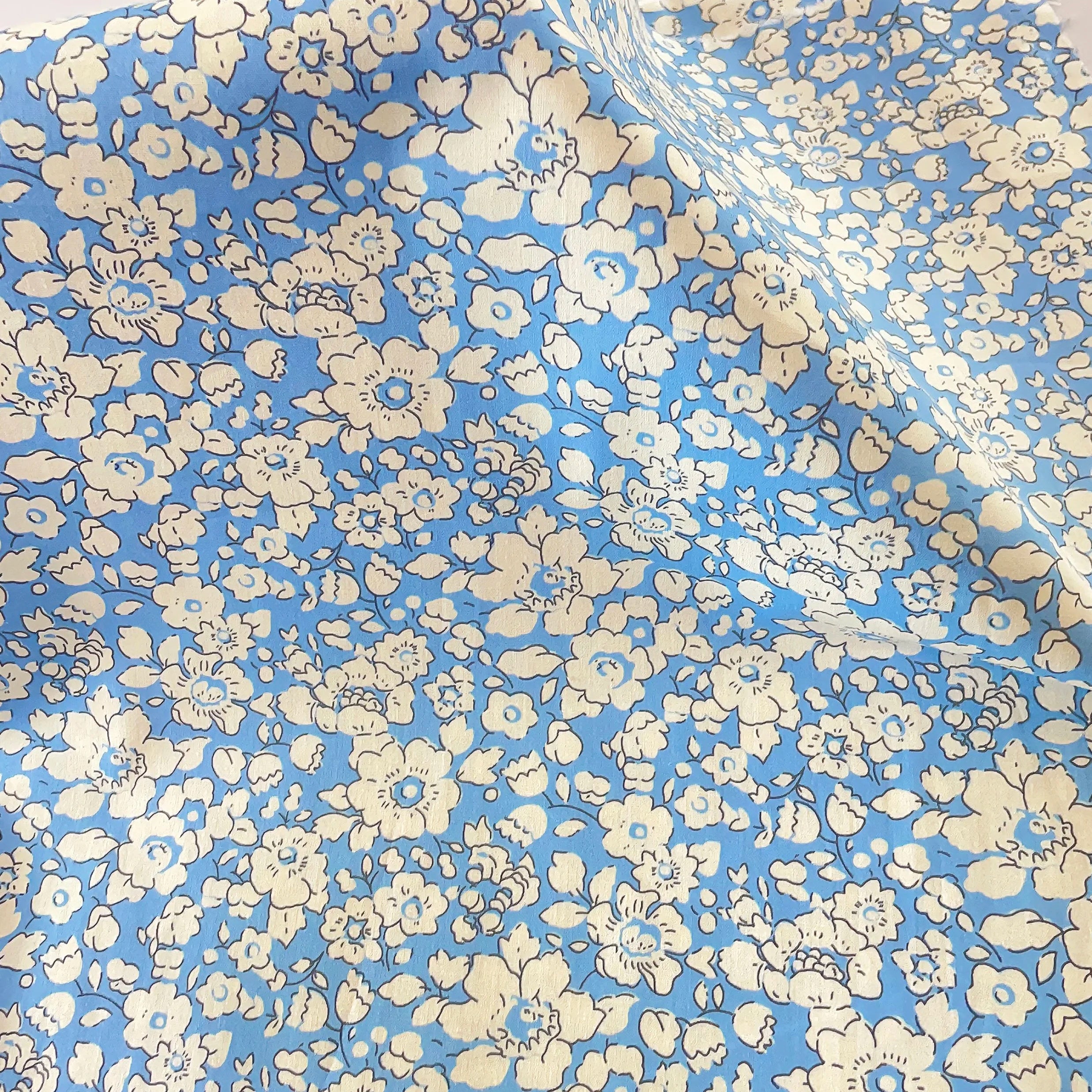 Vintage Floral Print Cotton Poplin Fabric – 145cm Wide | Quilting, Dresses & Children’s Clothing