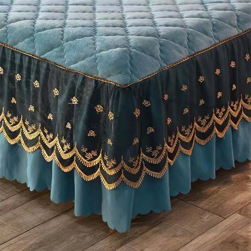 mtuove Luxury Flannel Velvet Quilted Bedspread – Lace Edge, Anti-Slip, Winter Warm Bed Cover