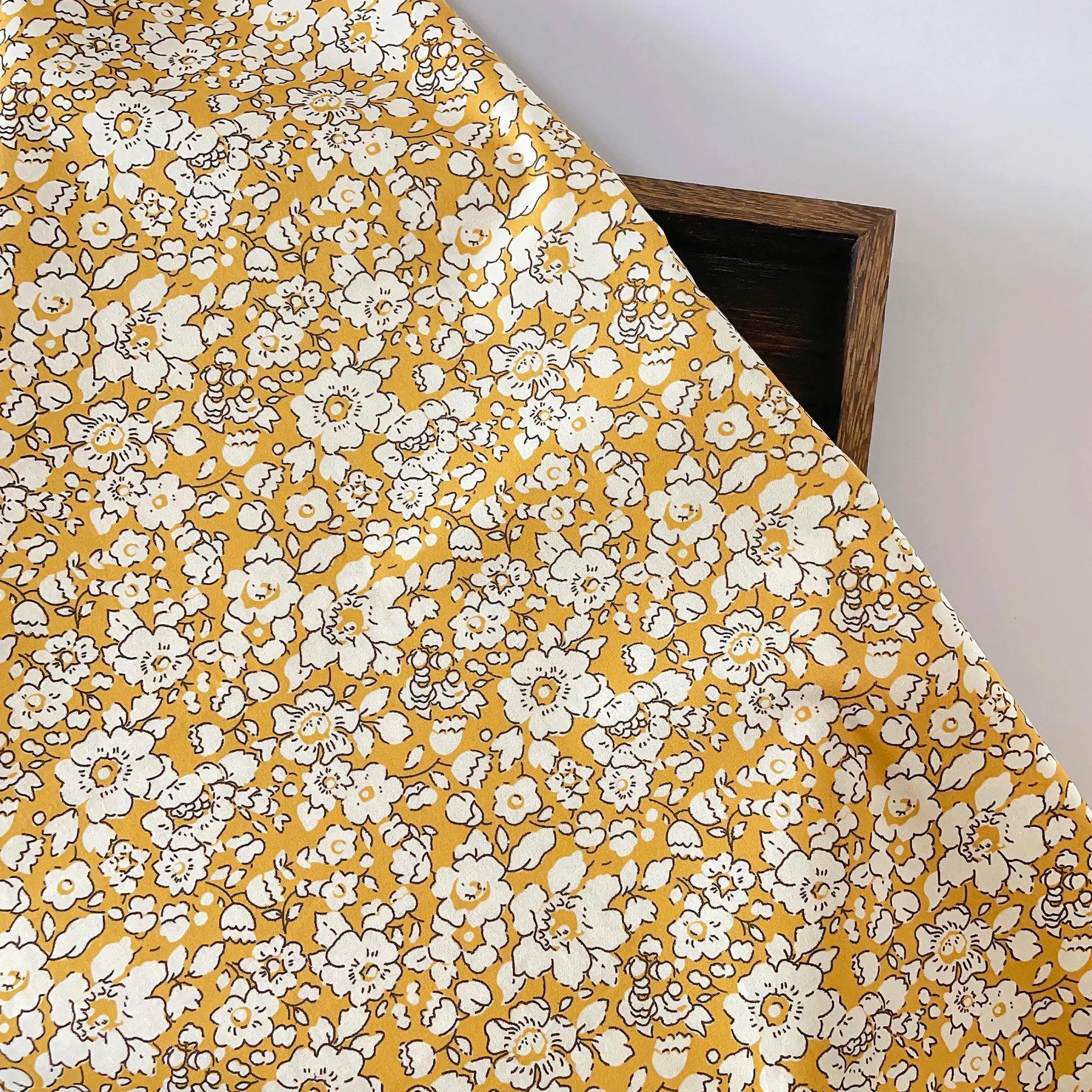 Fabric - 40 Precut Strips (6.35 X 49.78 cm) for Quilting And Sewing, 20 Floral Prints Assortment, 100% Material,