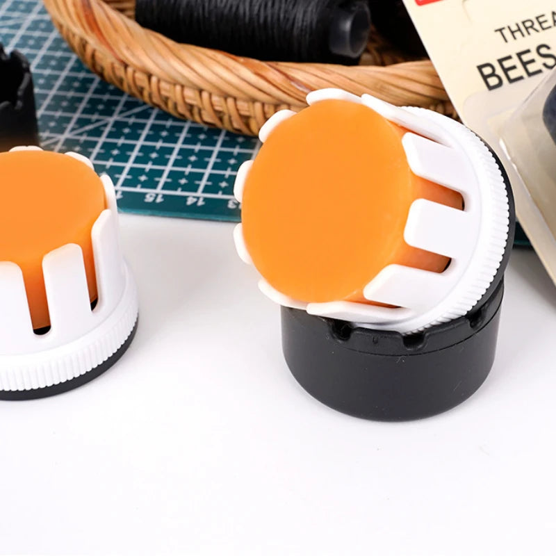 Dispensador de cera con tapa para hilo de coser – Serie Macaron (Negro)