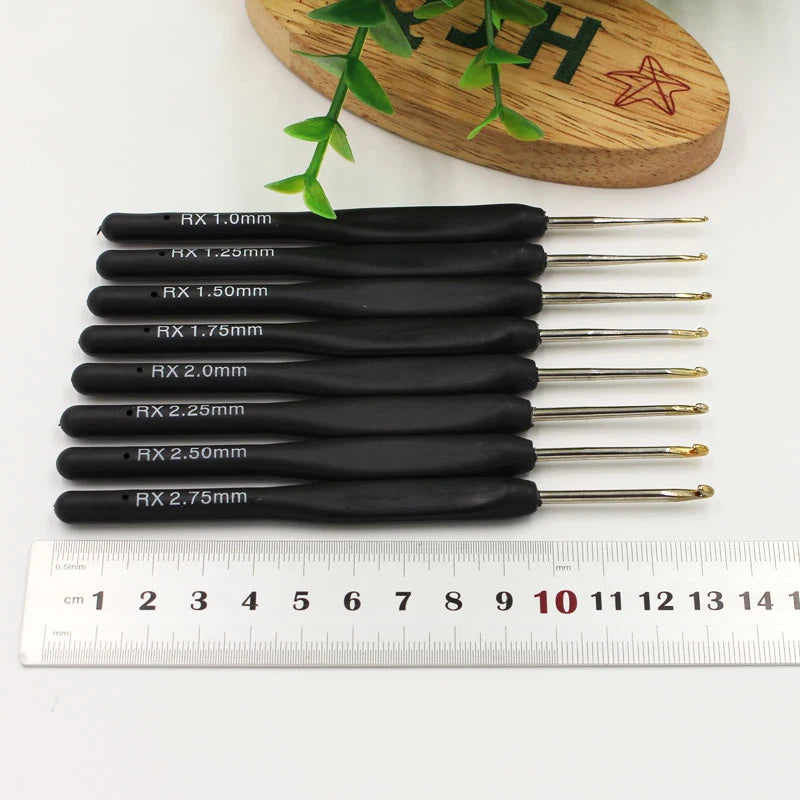 8-Piece Fine Crochet Hook Set – Black Handles