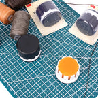 Dispensador de cera con tapa para hilo de coser – Serie Macaron (Negro)