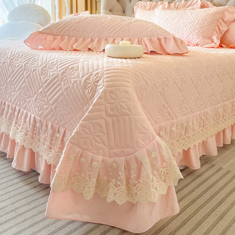 Fat Fairy 3-Piece Lace Ruffle Quilted Bedspread Set – Pink, Cream & White Coverlet with Pillowcases