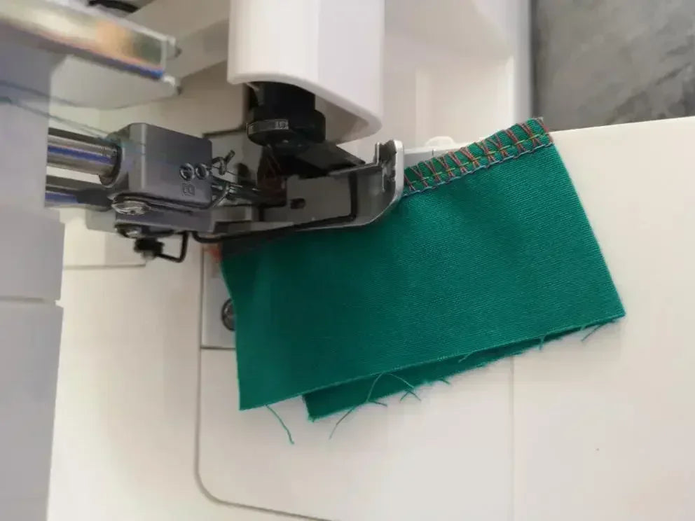 ZY7022 domestic overlock sewing  machine  merrow  sewing  machine   overlock sewing machine