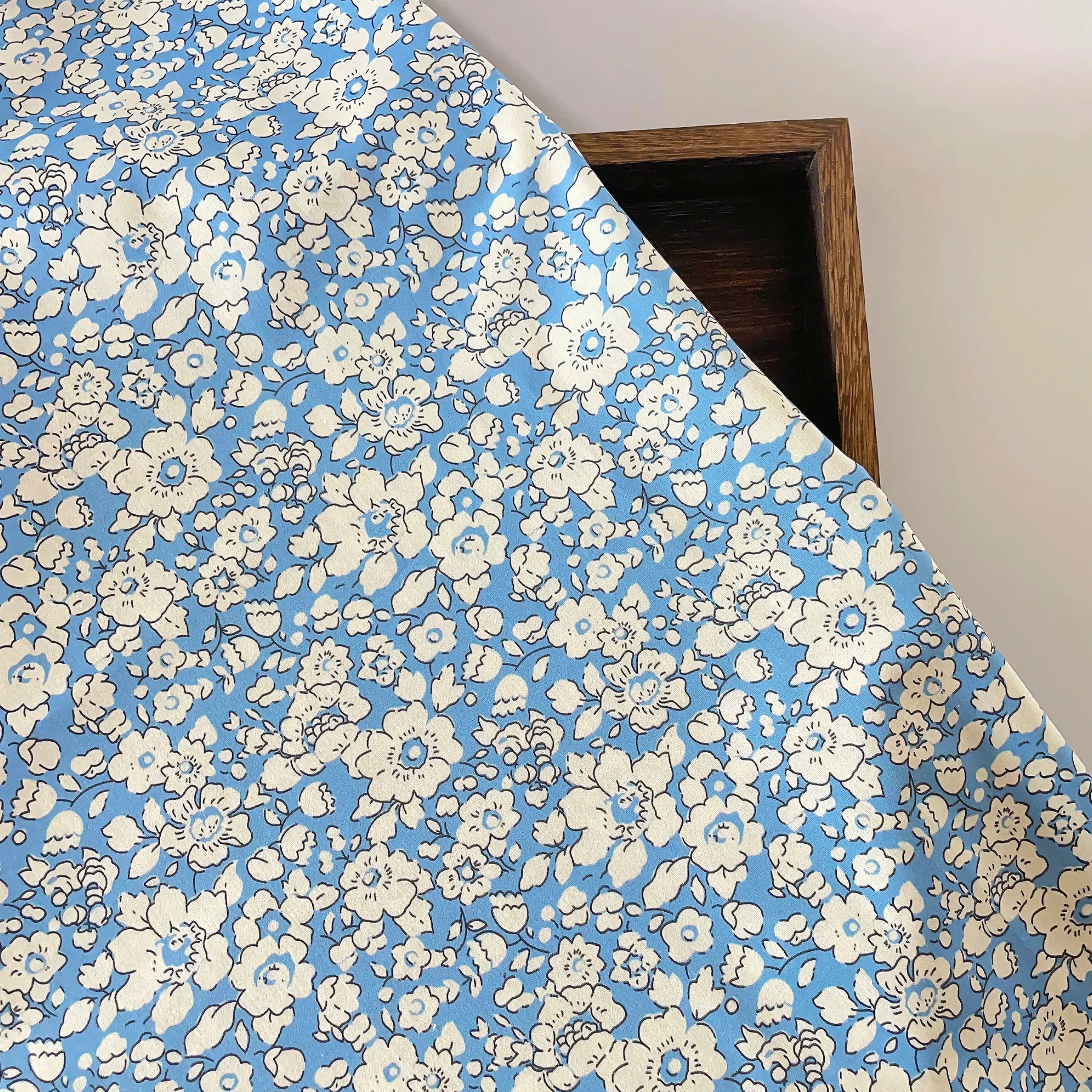 Fabric - 40 Precut Strips (6.35 X 49.78 cm) for Quilting And Sewing, 20 Floral Prints Assortment, 100% Material,