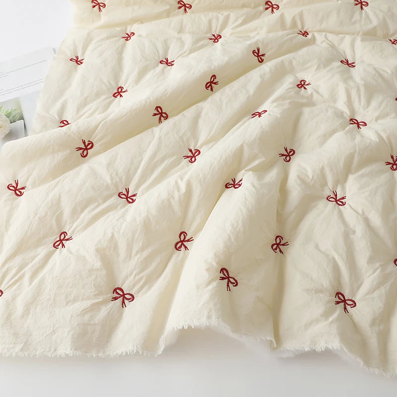 Tela de algodón acolchada con bordado de mariposa roja – 140×50cm | 15mm de espesor | Tela de costura para abrigos de niños