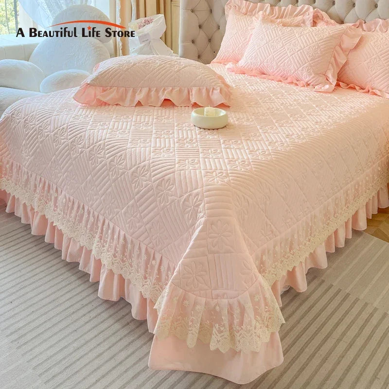Fat Fairy 3-Piece Lace Ruffle Quilted Bedspread Set – Pink, Cream & White Coverlet with Pillowcases
