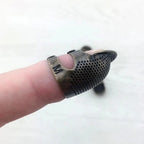 Anillo Dedal Ajustable de Cobre Vintage – Protector Antideslizante para Dedos para Costura y Bordado | Dorado, Bronce, Oro Rosa
