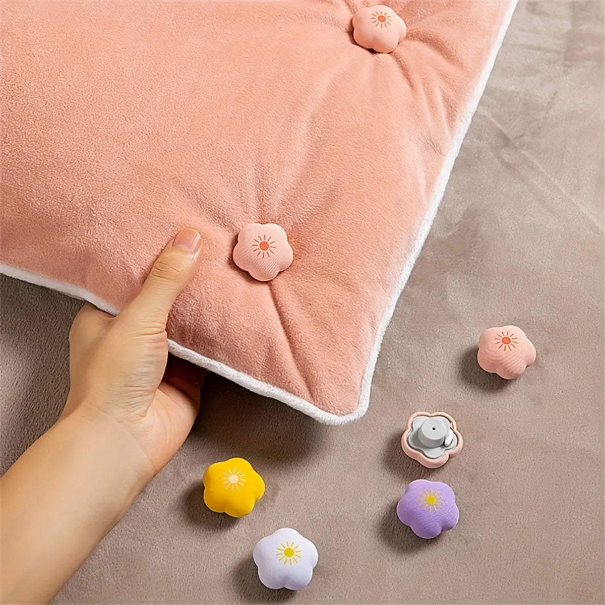 Flower Pattern Quilt Fixers 8-Pack – Non-Slip Bed Sheet Clips