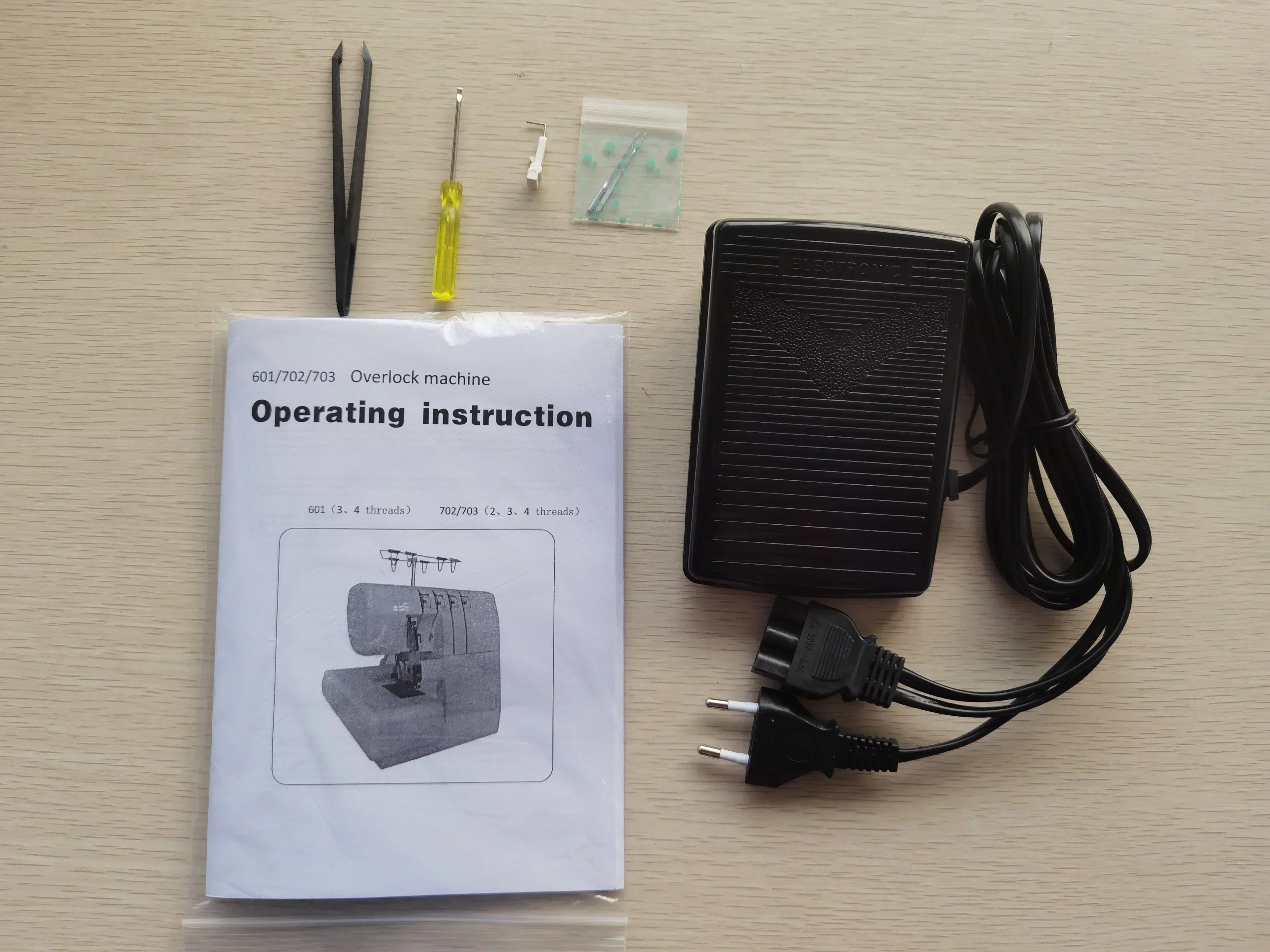 ZY7022 domestic overlock sewing  machine  merrow  sewing  machine   overlock sewing machine