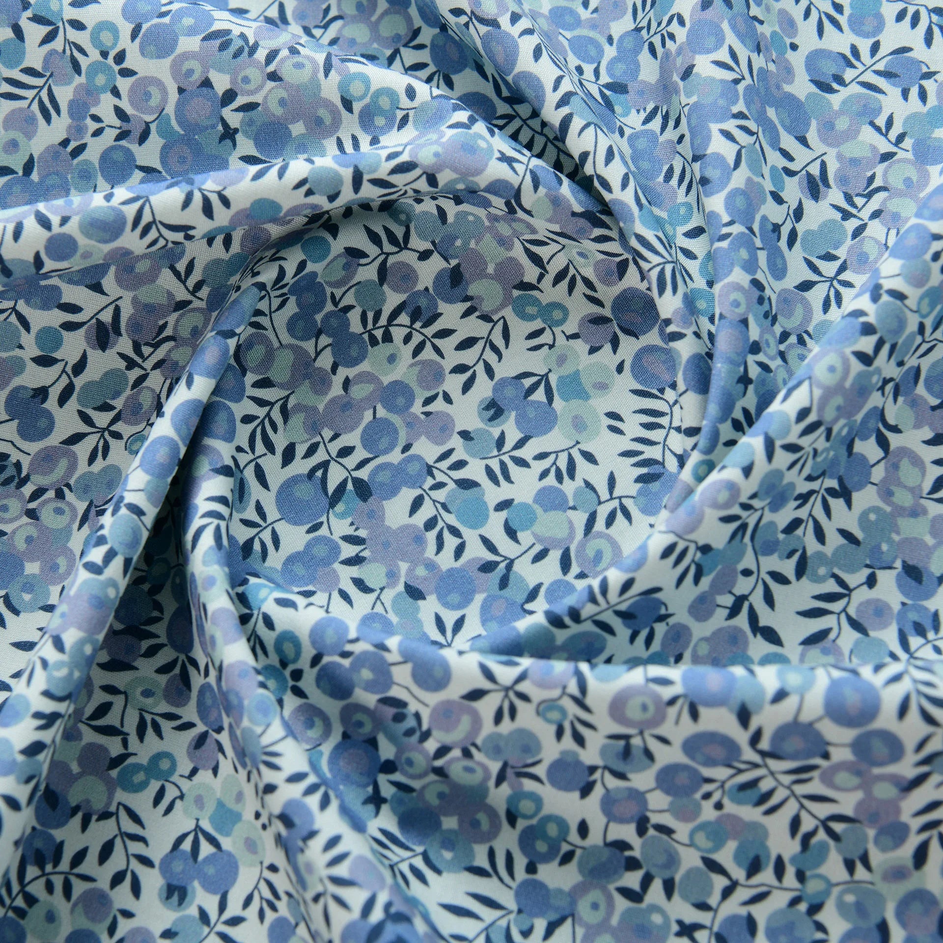 Fabric - 40 Precut Strips (6.35 X 49.78 cm) for Quilting And Sewing, 20 Floral Prints Assortment, 100% Material,