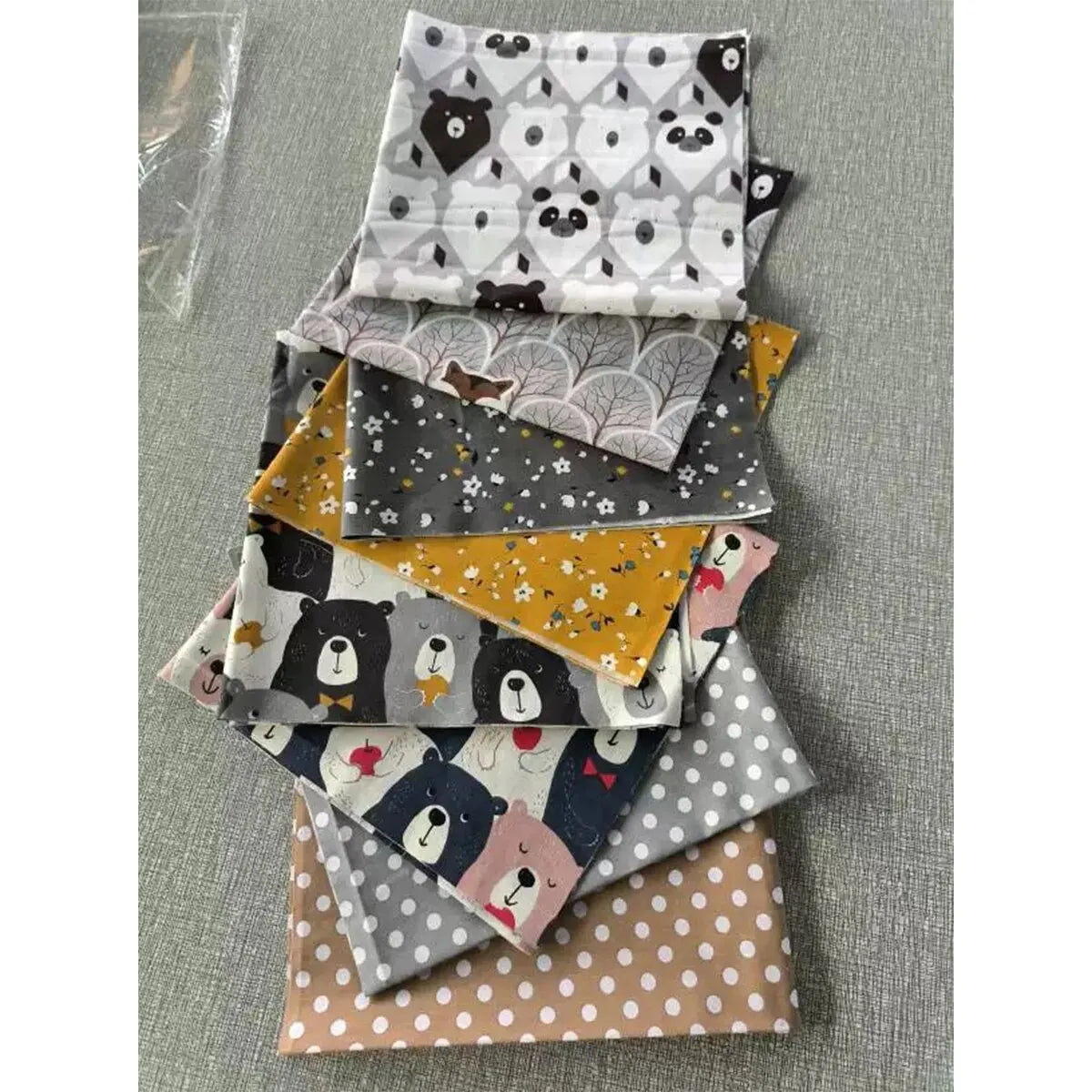 Cotton Fabric Bundle — 8 Precut Fat Quarters (25×20cm) | Floral Patchwork Prints