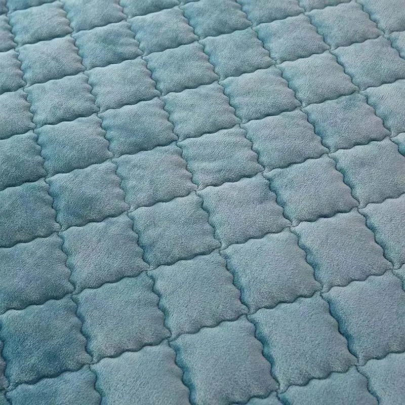 mtuove Luxury Flannel Velvet Quilted Bedspread – Lace Edge, Anti-Slip, Winter Warm Bed Cover