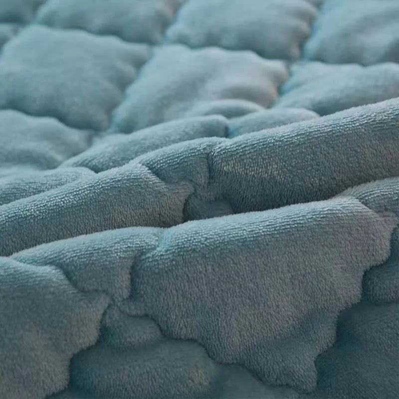 mtuove Luxury Flannel Velvet Quilted Bedspread – Lace Edge, Anti-Slip, Winter Warm Bed Cover