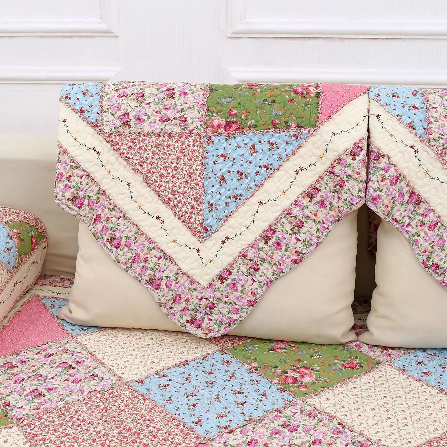 100% Cotton Quilted Sofa Cover – Anti-Slip Patchwork Floral Slipcover