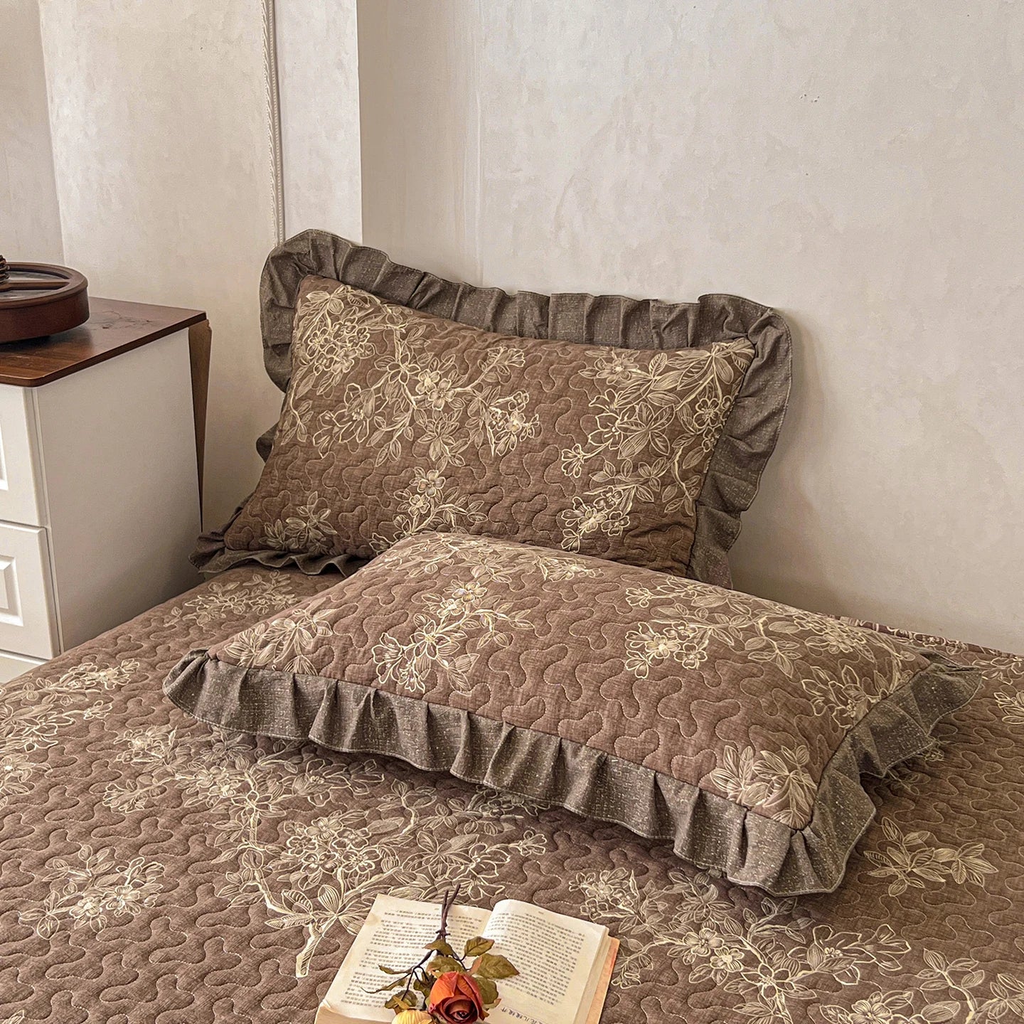 Luxury Ruffled Floral Quilted Pillowcases – 2-Pack, 48x74cm, 400TC Decorative Pillow Shams