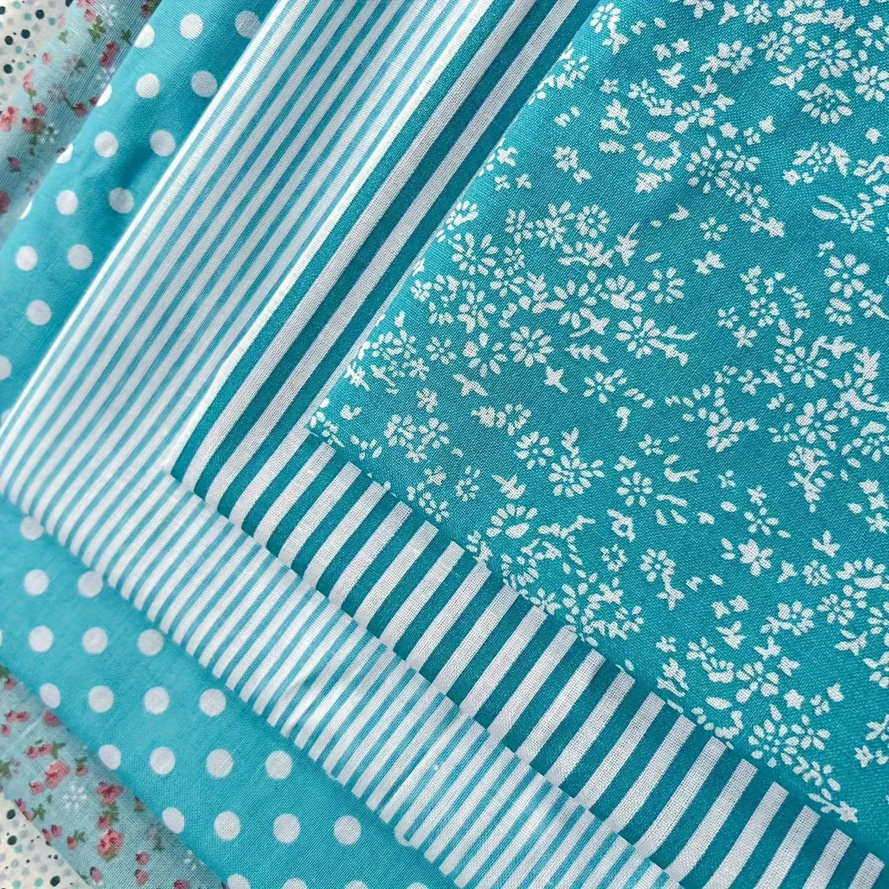 7-Piece Flower Print Cotton Fat Quarter Bundle — 20" x 20"