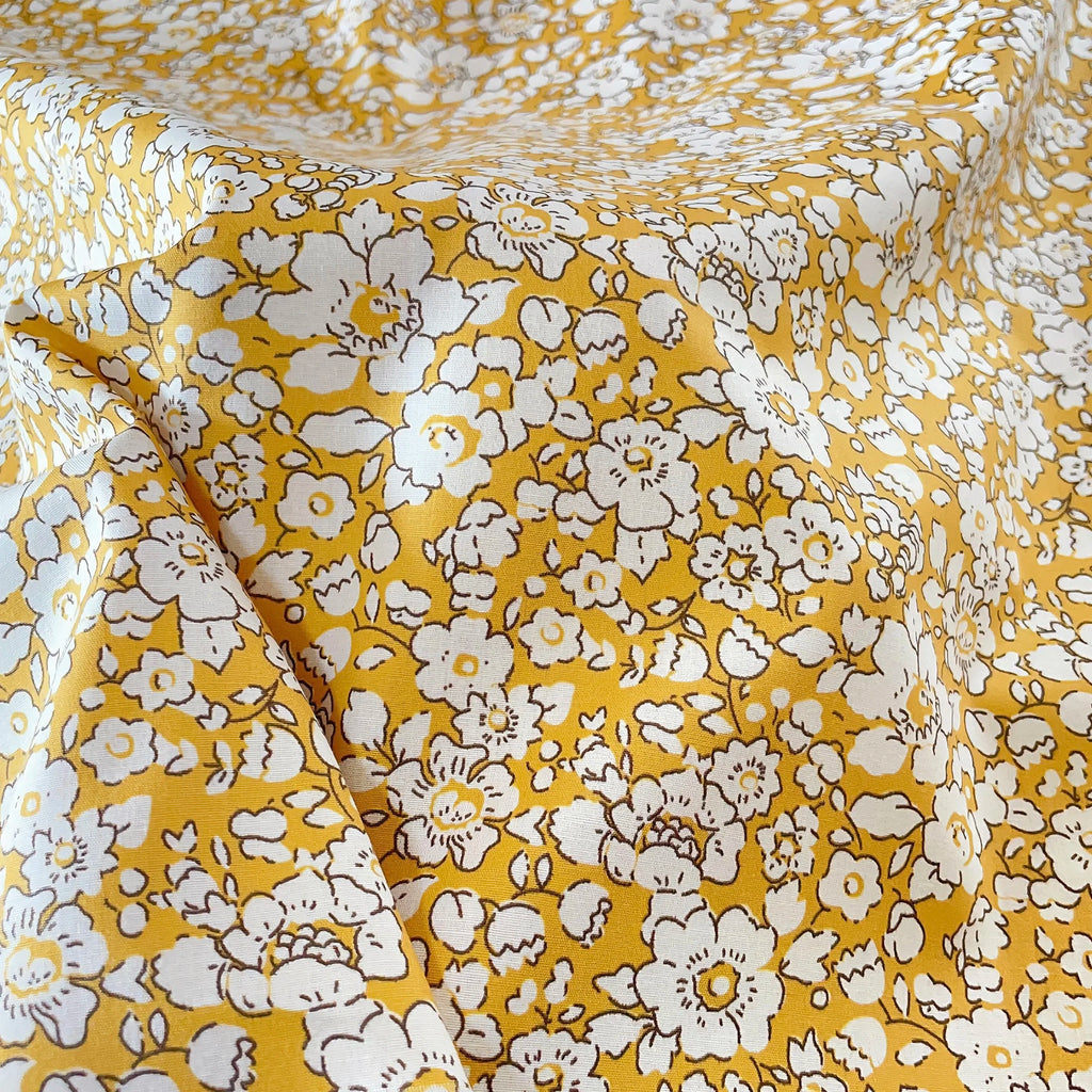 Vintage Floral Print 100% Cotton Poplin Fabric | 145cm Wide | 0.5m–5m | Quilting & Dress Sewing