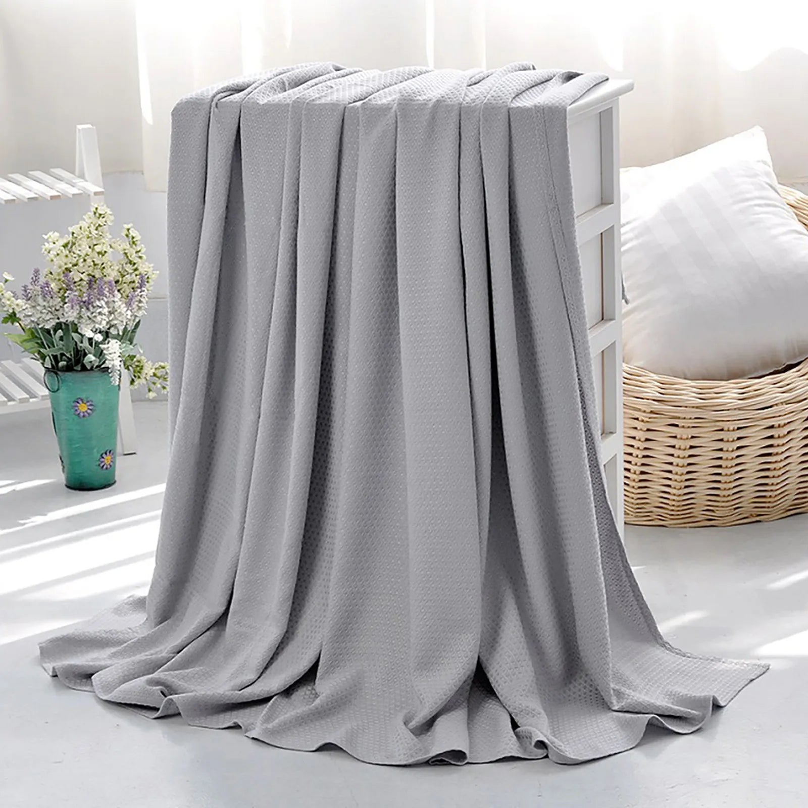 Bamboo Fiber Cooling Blanket – Lightweight Breathable Summer Quilt