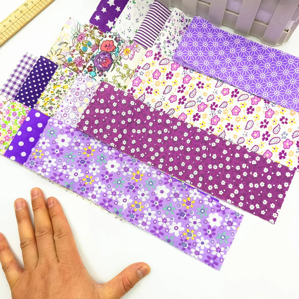 Fabric - 40 Precut Strips (6.35 X 49.78 cm) for Quilting And Sewing, 20 Floral Prints Assortment, 100% Material,
