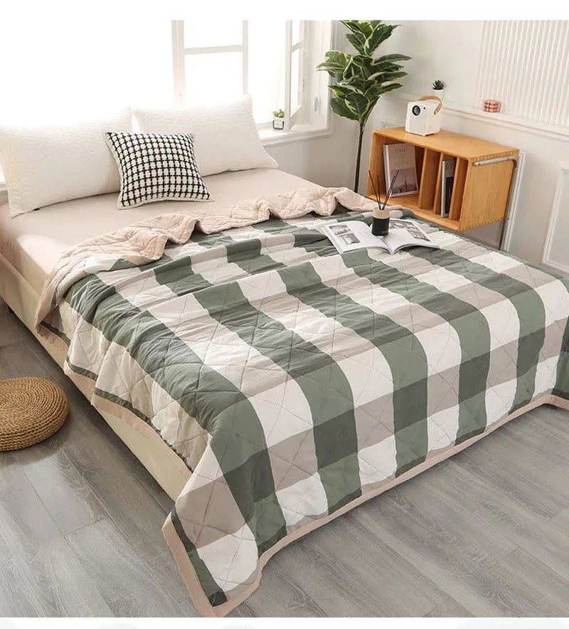 Plaid Summer Quilt – Lightweight Washed Cotton Comforter & Bedspread